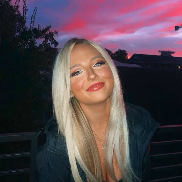 Meet your Posher, Brenna - Picture 1 of 1